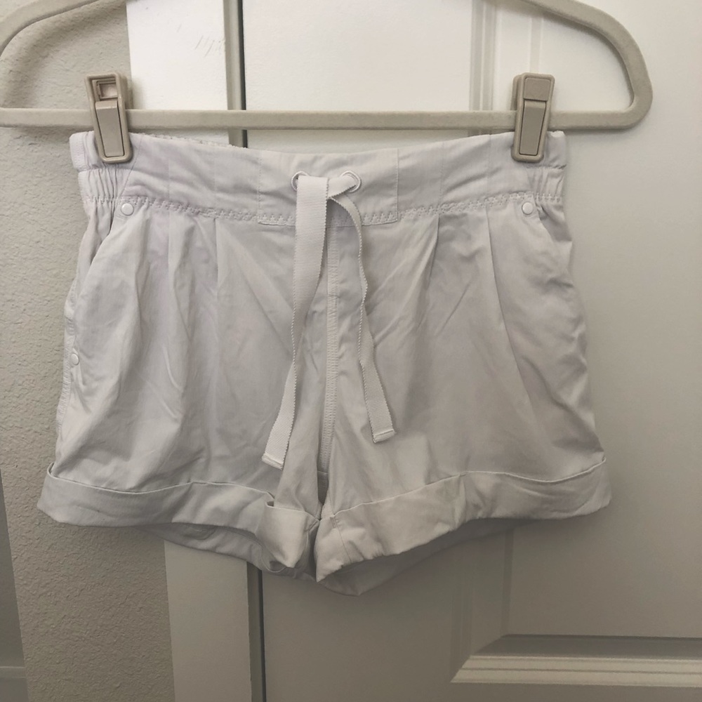 Lululemon White Athletic/Athleisure Shorts, Size 4